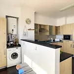 Time House By Lovelystay Apartment