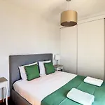 Time House By Lovelystay Apartment